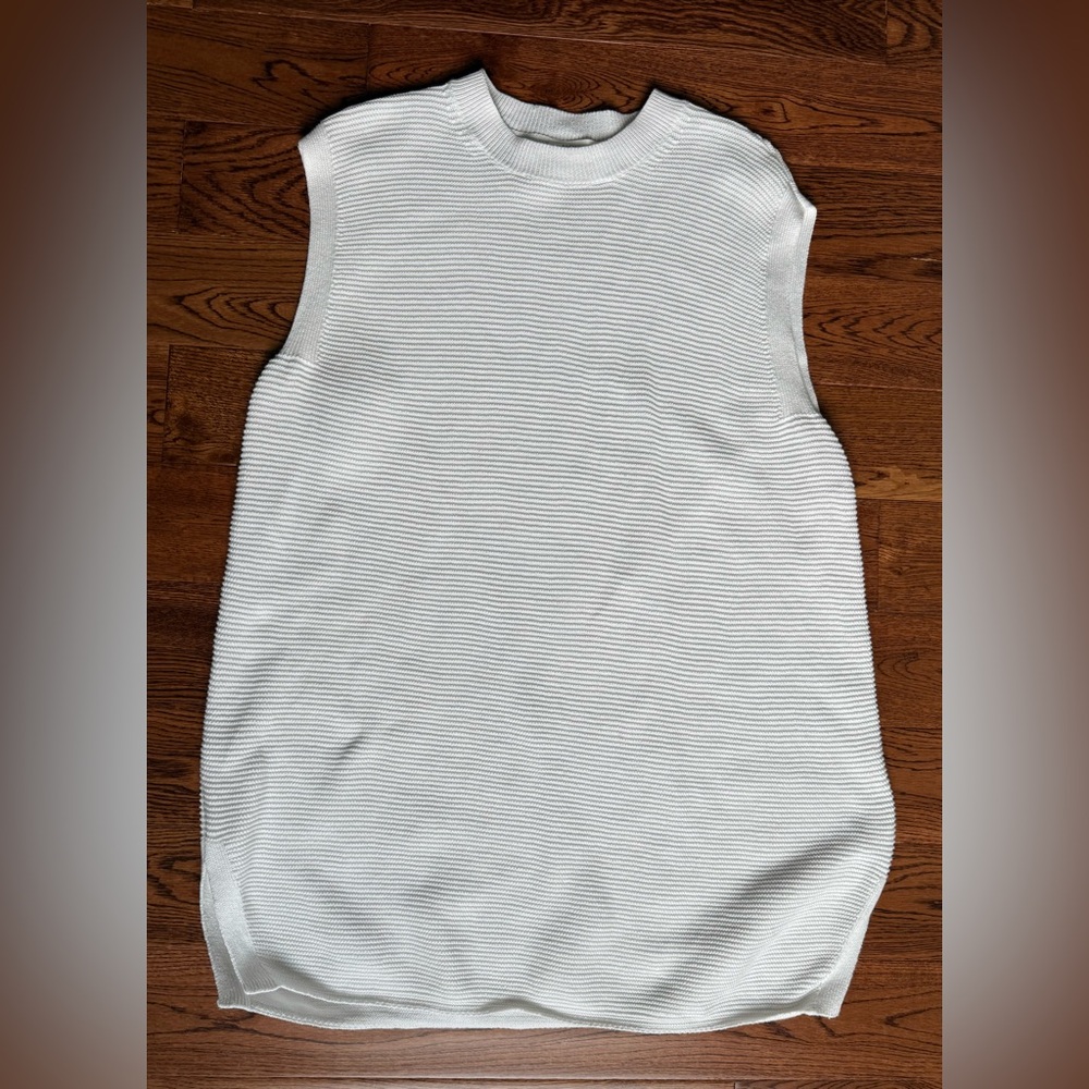 Haven Well Within Sleeveless Sweater Top - L